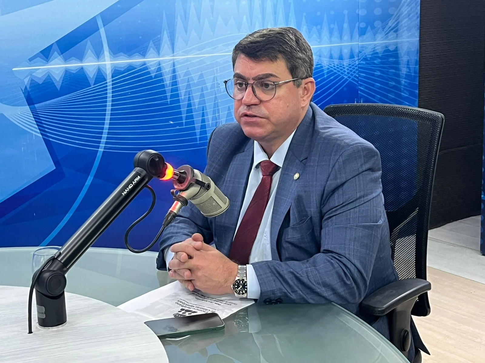 Dinho repudia ataques xenofóbicos do cantor Ed Motta ao povo paraibano