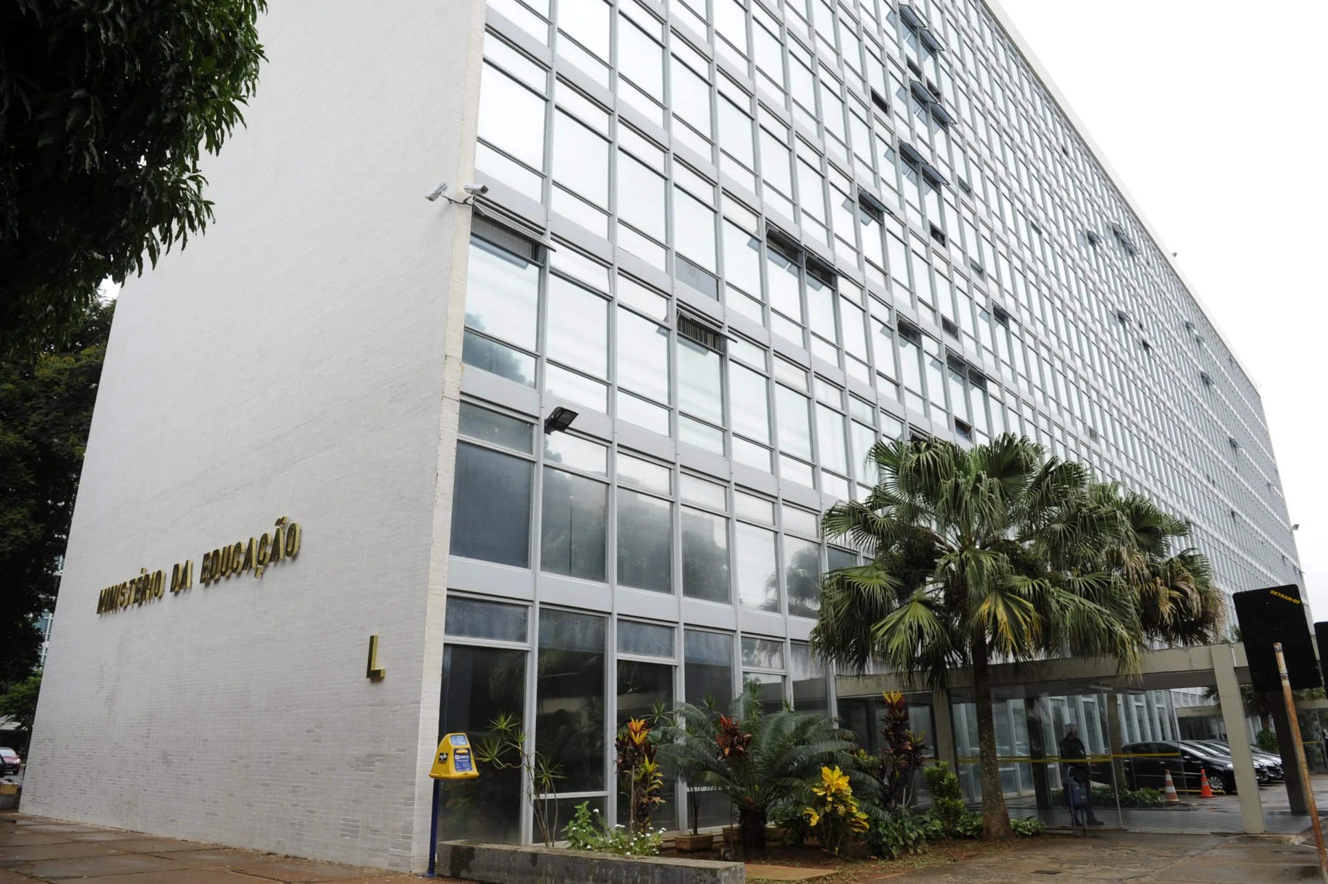 MEC suspende repasses após bloqueio de R$ 1,6 bi