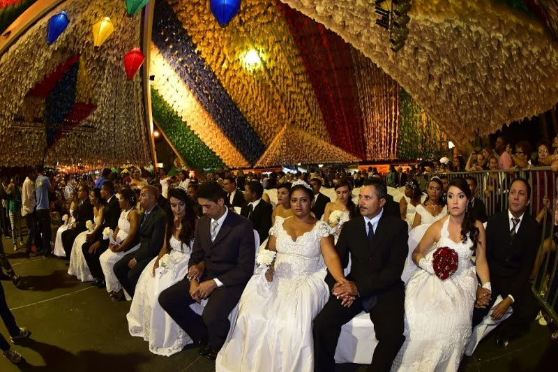 Casamento coletivo reúne quase 100 casais em Campina Grande