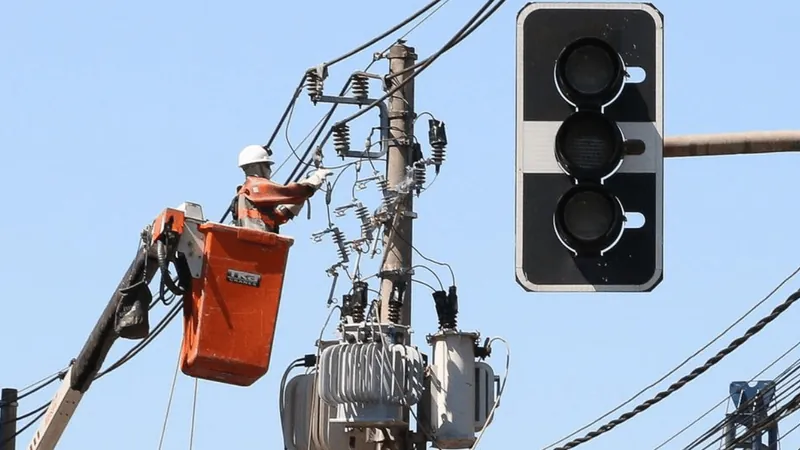 Operação contra “gato” de energia prende cinco pessoas