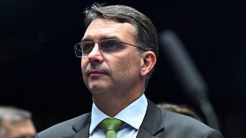PGR defende oitiva de Flávio Bolsonaro sobre Lula