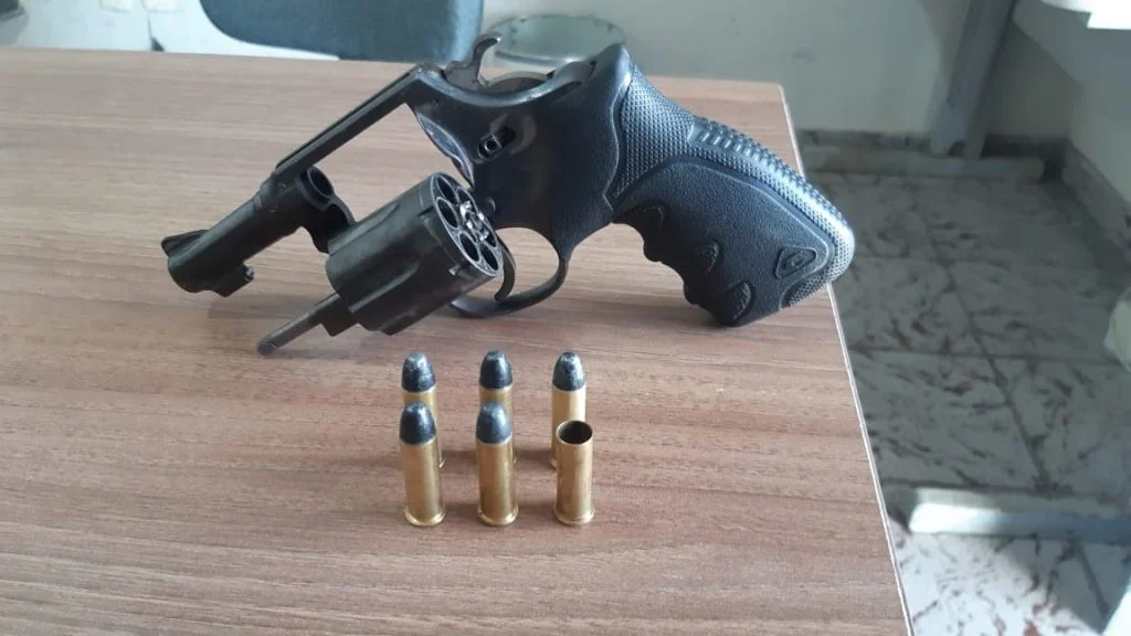 Avança projeto que permite porte de arma para corretores