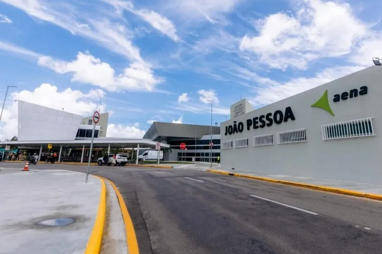 Forças de segurança cumprem reintegração no Castro Pinto