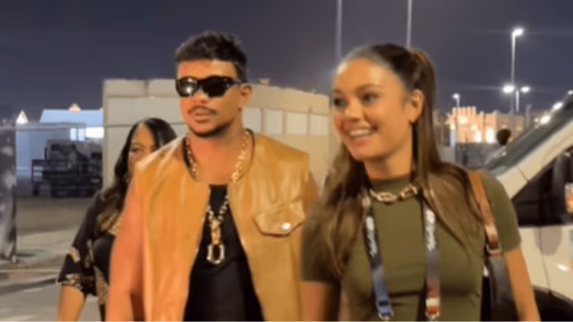 Sophie Charlotte e Xamã são vistos de mãos dadas 