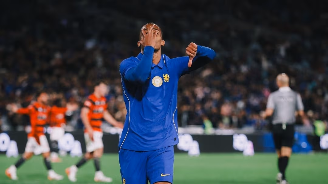 João Pedro marca hat-trick em oito minutos e Chelsea vence amistoso