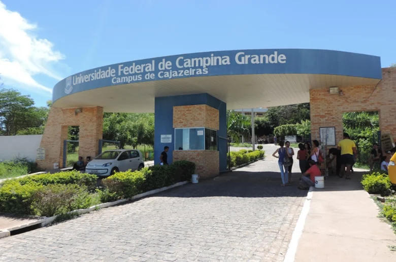 MEC demite professor da UFCG por assédio a estudantes