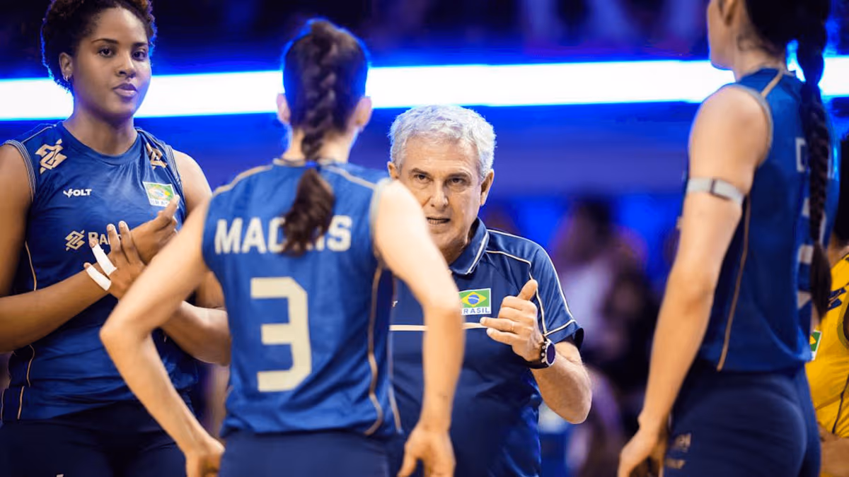 Seleção feminina de vôlei tem erros e perde para os EUA