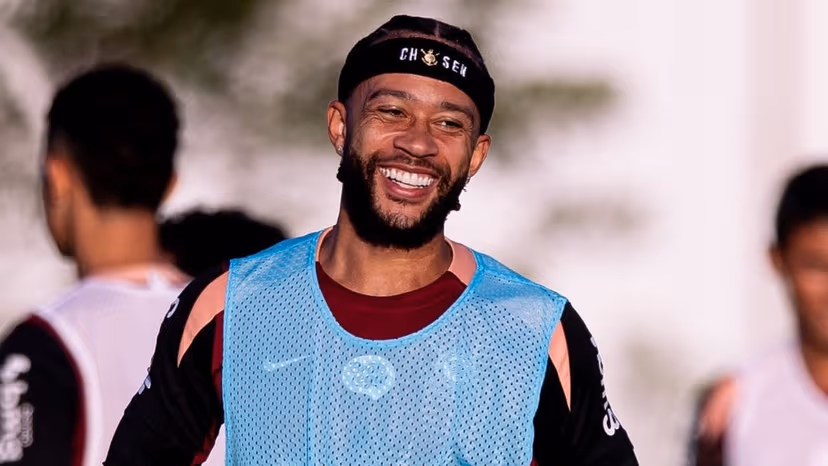 Conselho avalia nova proposta para renovar com Depay