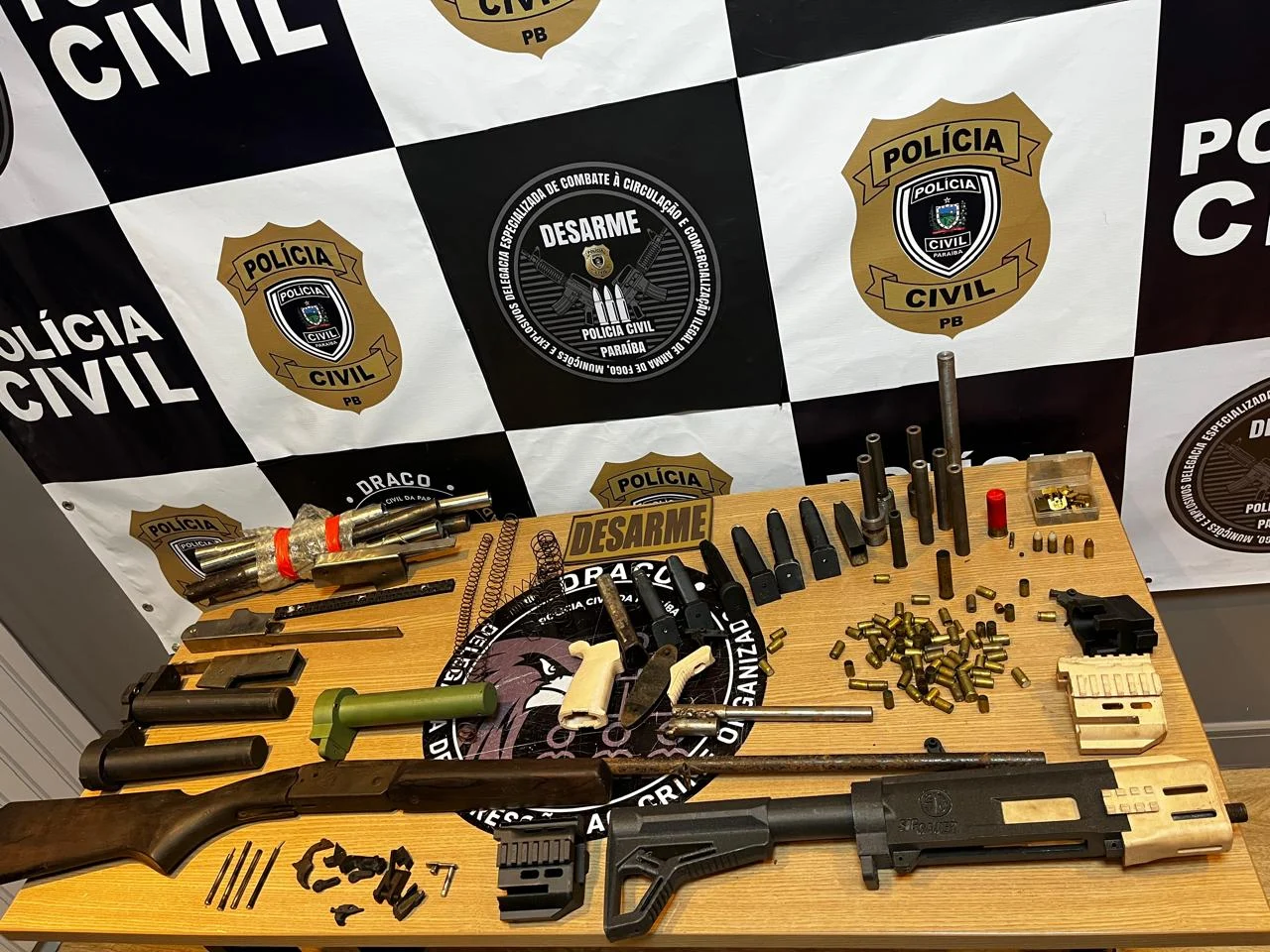 Suspeito é preso em imóvel usado para fabricar armas na Capital