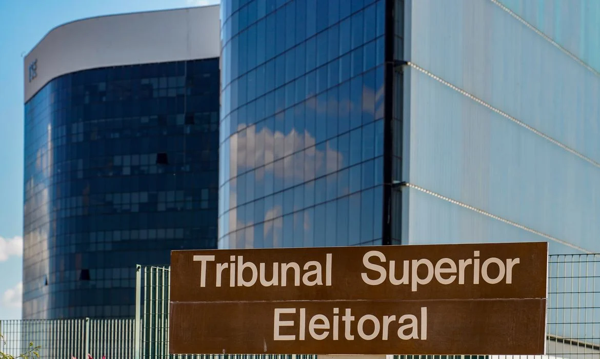 TSE assina acordo com big techs para combater desinformação