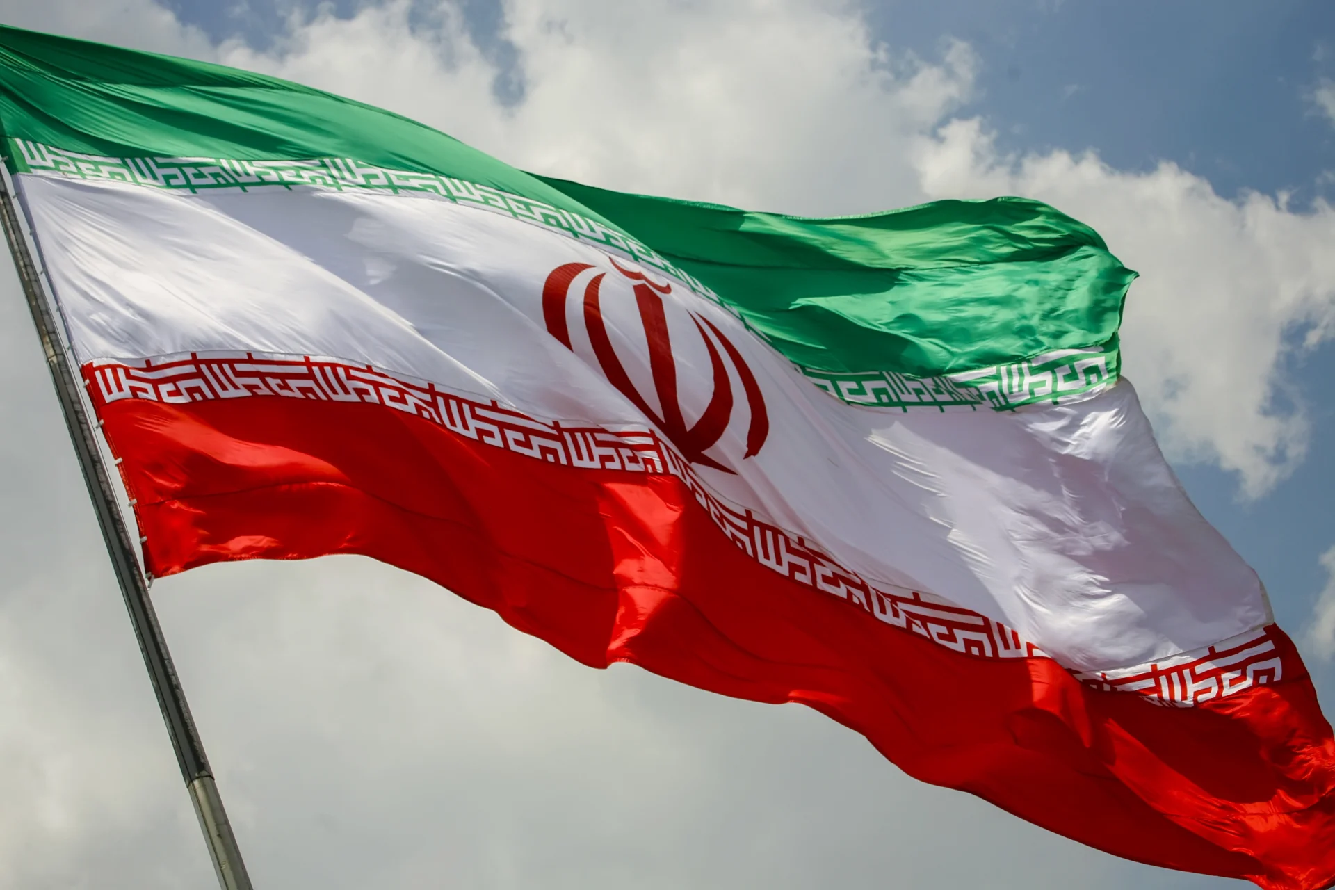 Líder do Irã promete vingança pela morte de Khamenei