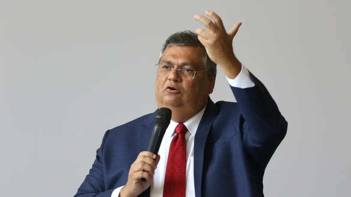 Dino manda PF investigar emendas pix após TCU apontar prejuízo