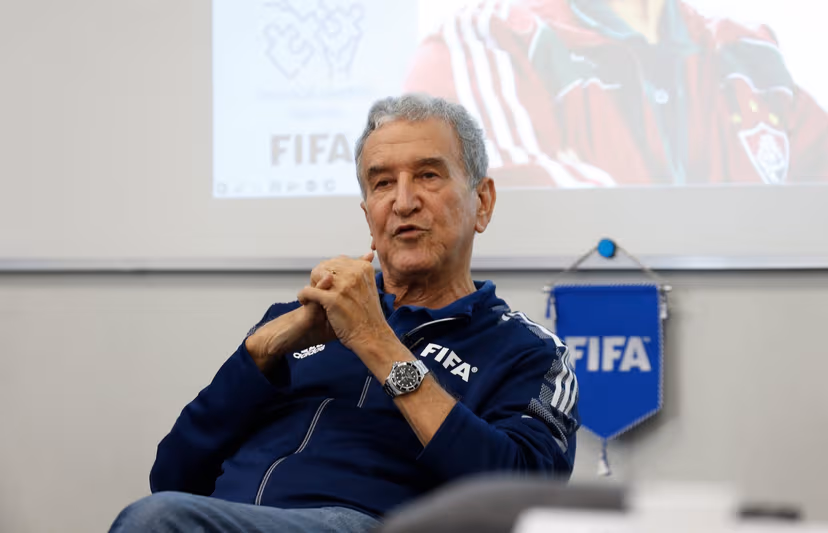 Parreira tem melhora no quadro de saúde e deixa a UTI