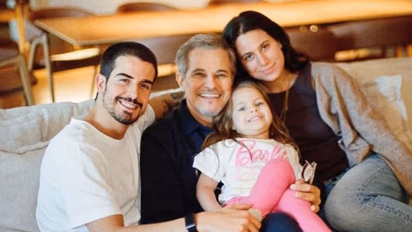 Edson Celulari surge com os três filhos em clique raro