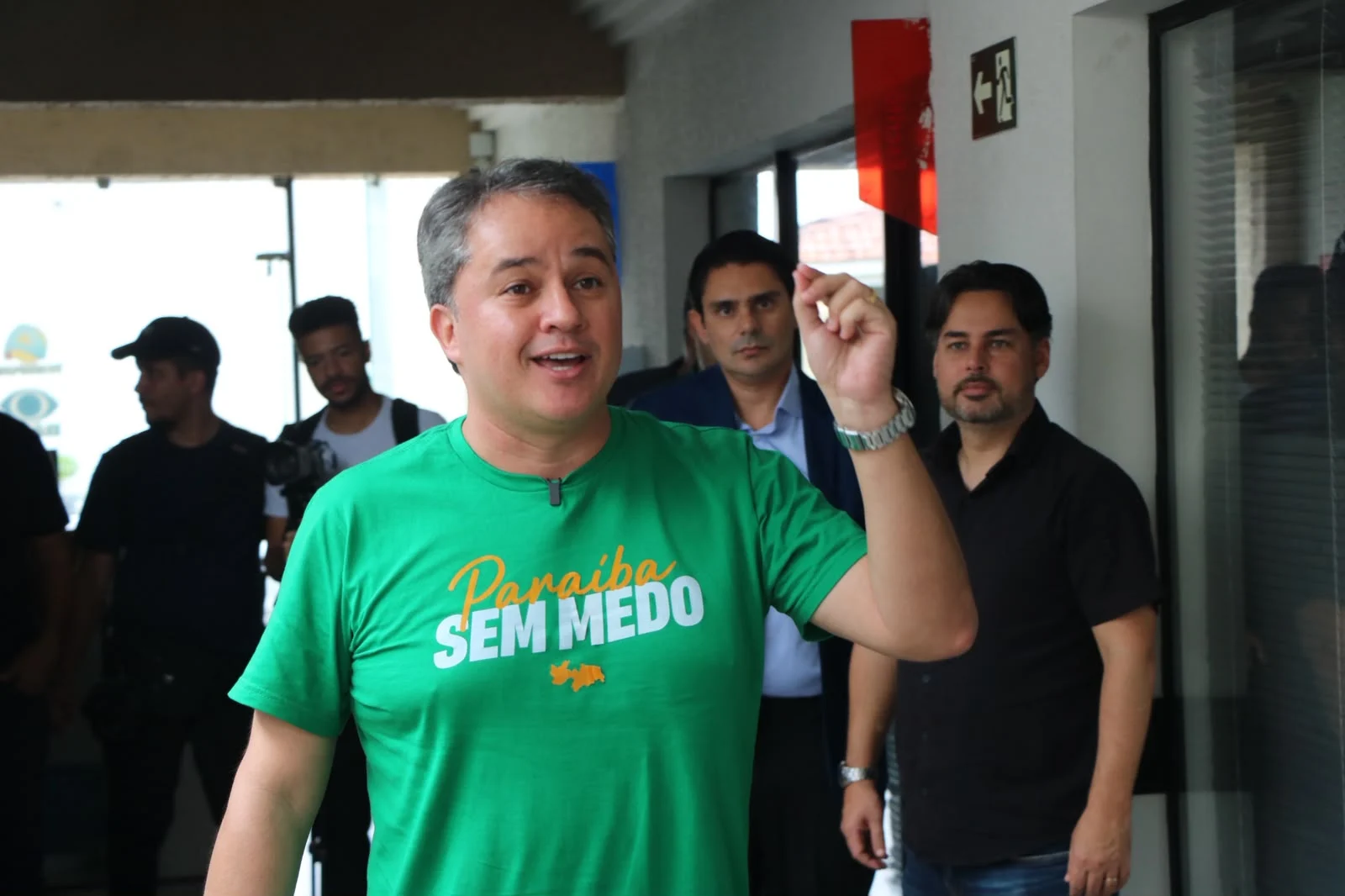 Efraim diz que não faz “política do contra-cheque”
