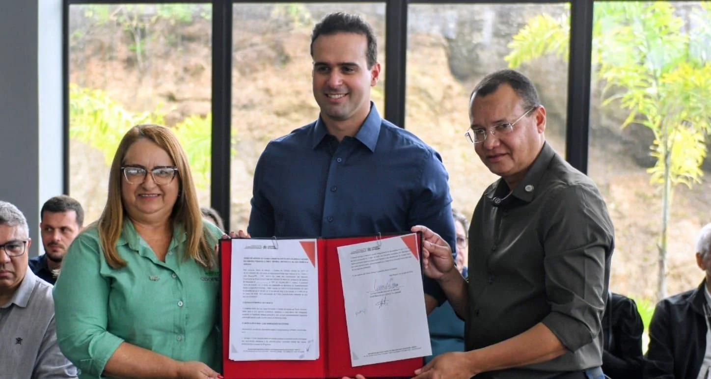 Lucas Ribeiro entrega 174 microtratores para agricultura familiar