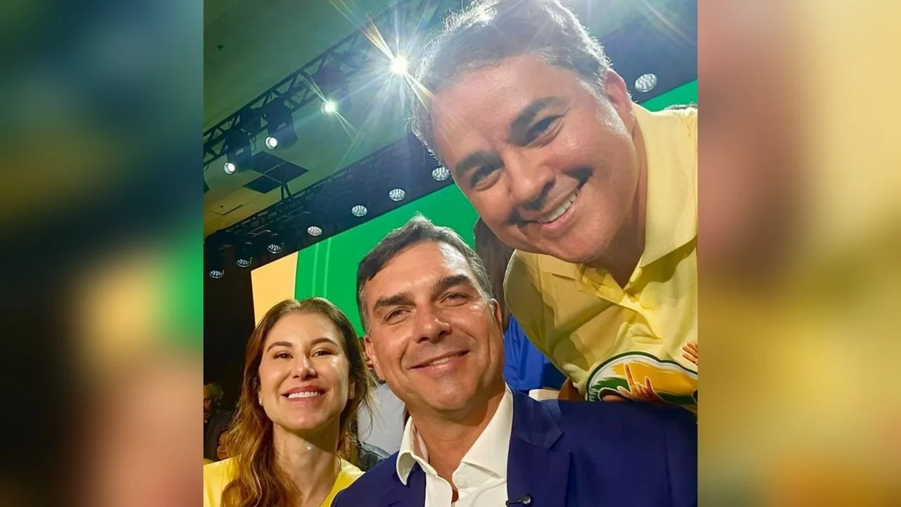 Com presença de Flávio, Efraim só anuncia vice e 2º senador na convenção