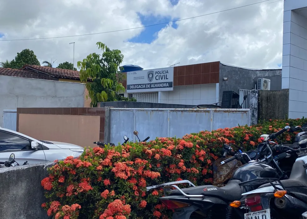 A imagem atual não possui texto alternativo. O nome do arquivo é: delegacia-alhandra