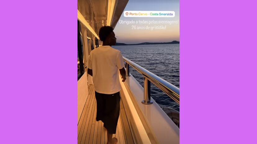 Vini Jr. publica foto em iate onde celebrou aniversário
