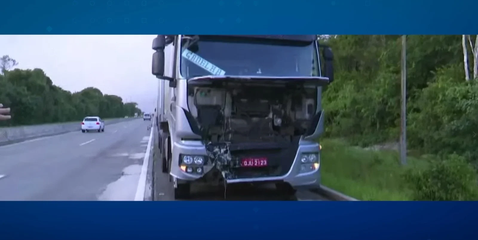 Motorista morre após colisão com carreta na BR-101