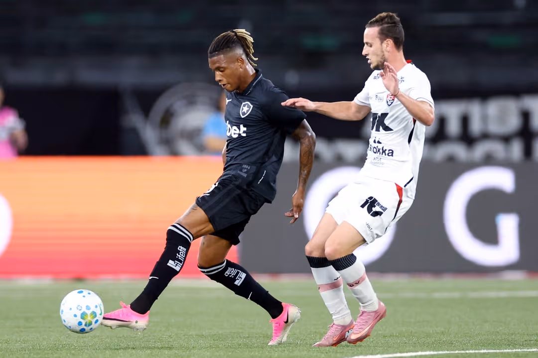 Danilo se pronuncia após Botafogo barrar saída para o Palmeiras