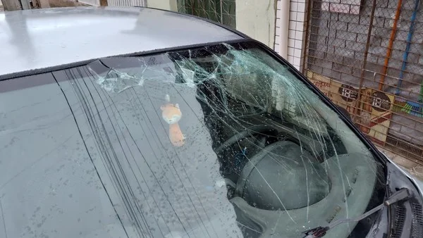 Menino de 3 anos morre após ser arremessado de carro