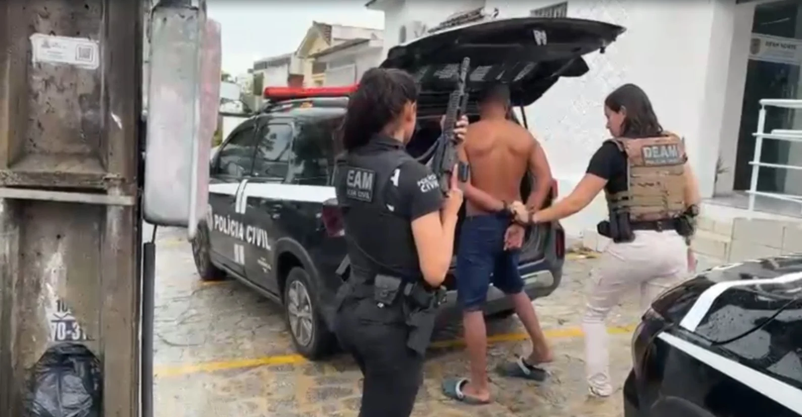 Homem é preso após jogar gasolina na casa da ex