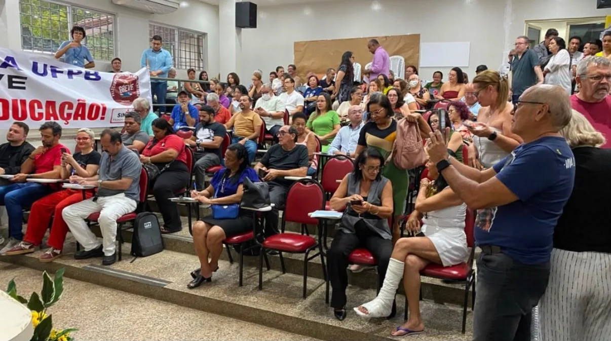 Servidores da UFPB encerram greve e retomam atividades nesta segunda-feira