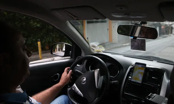 Propaganda eleitoral é proibida em carros e motos de transporte por aplicativo