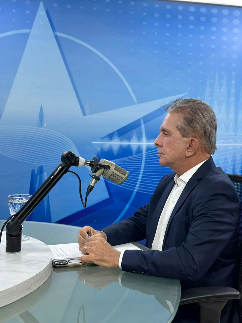 Em sabatina da Arapuan, Nabor critica Veneziano por gestão em Campina