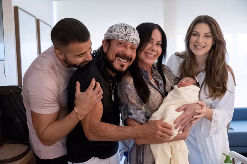 Bell Marques lança músicas com filhos após chegada de neta