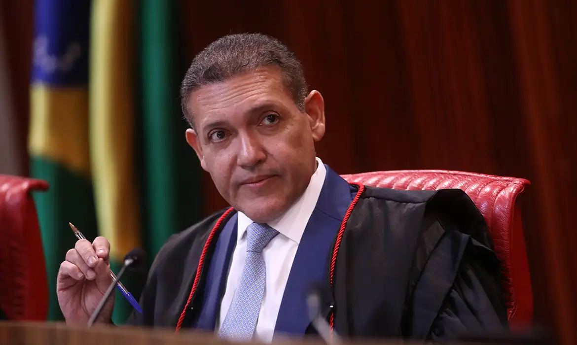 TSE se reúne para discutir uso de IA nas eleições e regras para deepfakes