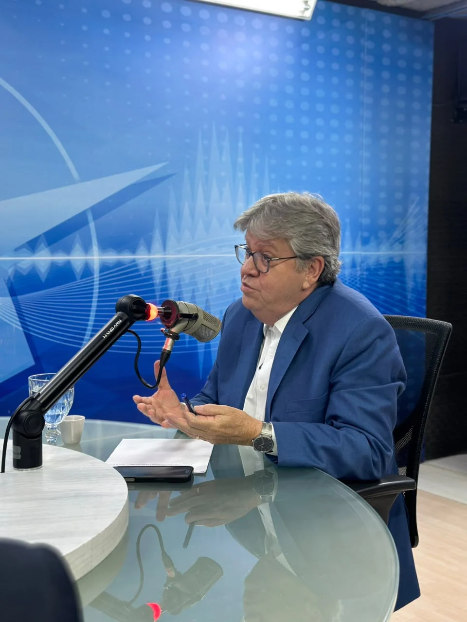 João Azevêdo explica saldo de R$ 4 bilhões em caixa da Paraíba