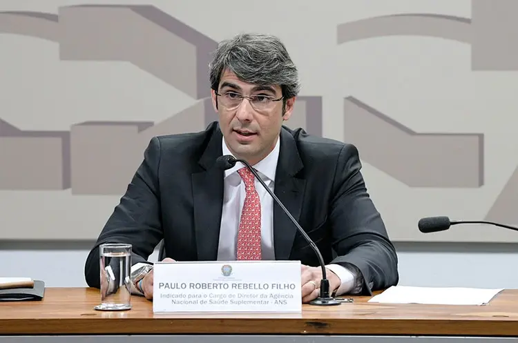 Veneziano define segundo suplente ao Senado