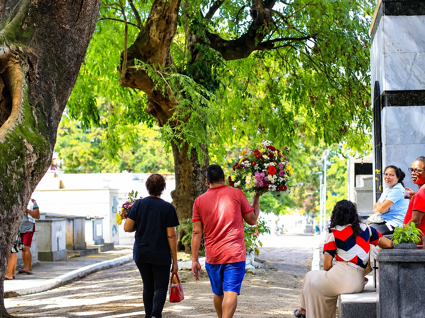 Cemitérios de João Pessoa têm missas e serviços no Dia dos Pais