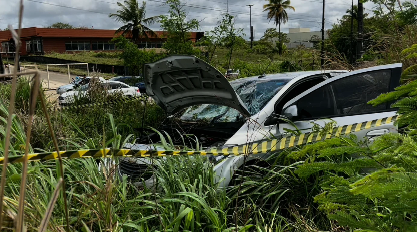 Casal de idosos morre após ser atingido por carro em parada de ônibus