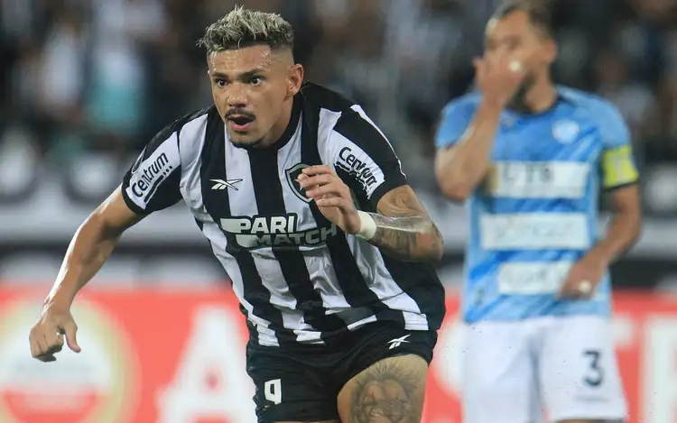 Tiquinho Soares está de volta ao Botafogo após dois anos