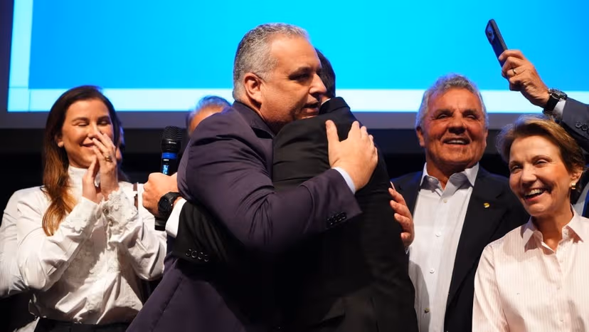 Vice de Flávio aciona STF para pedir exame de DNA após acusação