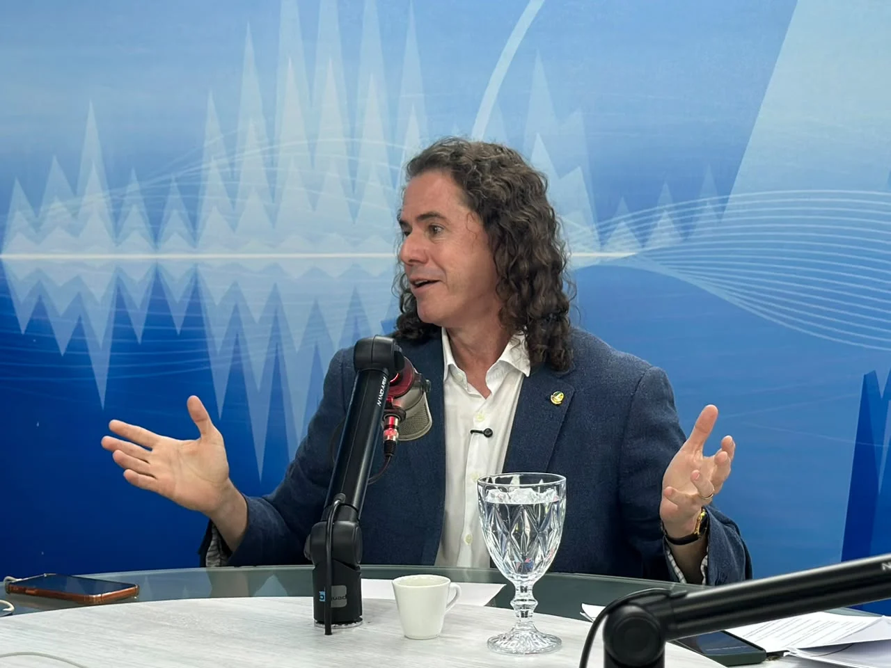 Veneziano manda recado para prefeitos que trocaram apoio: “É constrangedor, mas o povo sabe”