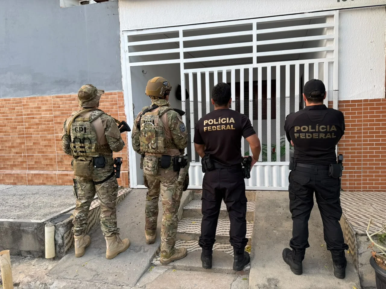 Operação mira grupo ligado a drogas, armas e crimes violentos no Sertão