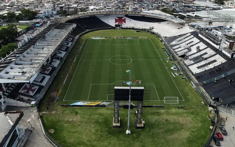 Vasco desiste do Maracanã e confirma São Januário contra o Vitória