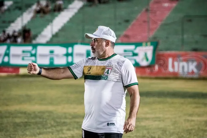 Sousa anuncia retorno de Leandro Sena como técnico para a temporada 2027
