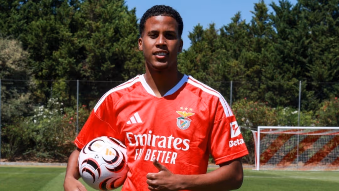 Benfica anuncia contratação de atacante do Flamengo