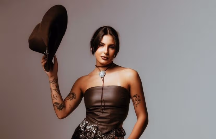 Ana Castela revela coleção com mais de 200 chapéus