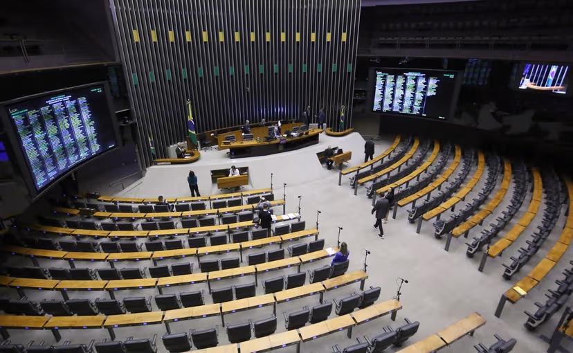 Omar Aziz será relator da PEC que prevê fim da escala 6×1 no Senado