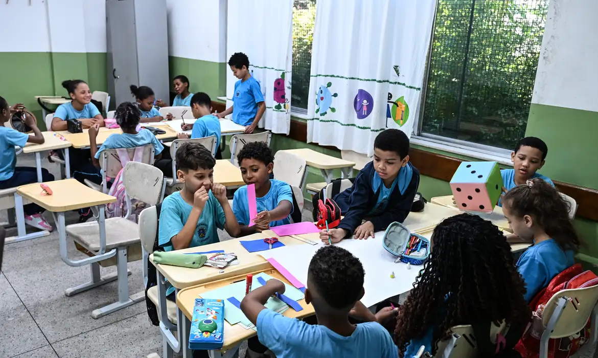 Ensino integral acelera aprendizado de vulneráveis