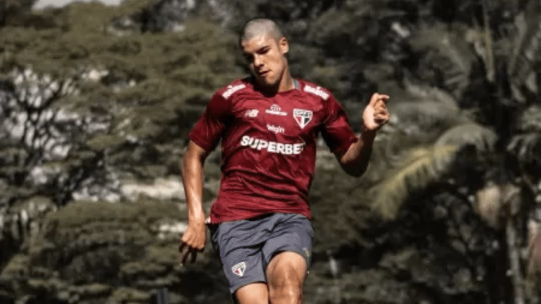 Lateral do São Paulo é preso após acidente que mata idoso