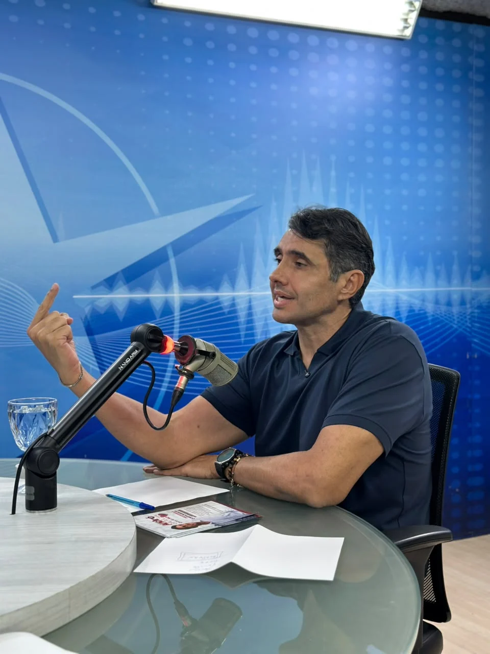 À Arapuan FM, André defende redução da jornada de trabalho