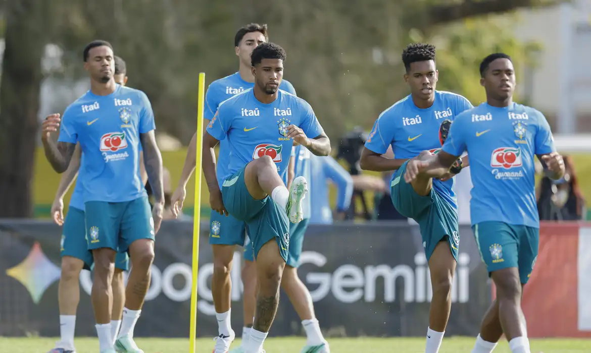 Ancelotti comanda primeiro treino com grupo completo da Seleção
