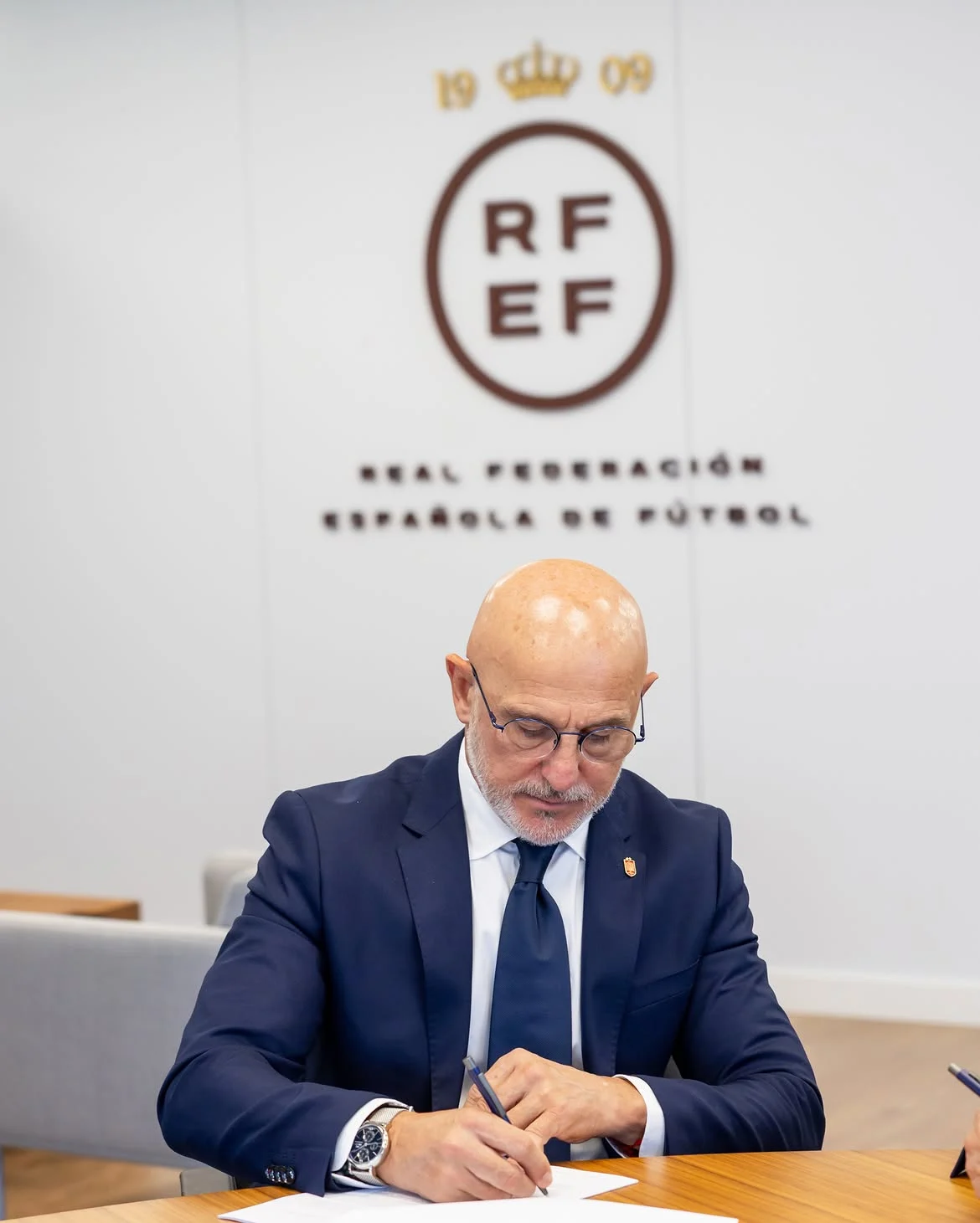 Espanha renova com Luis de la Fuente até a Eurocopa de 2032